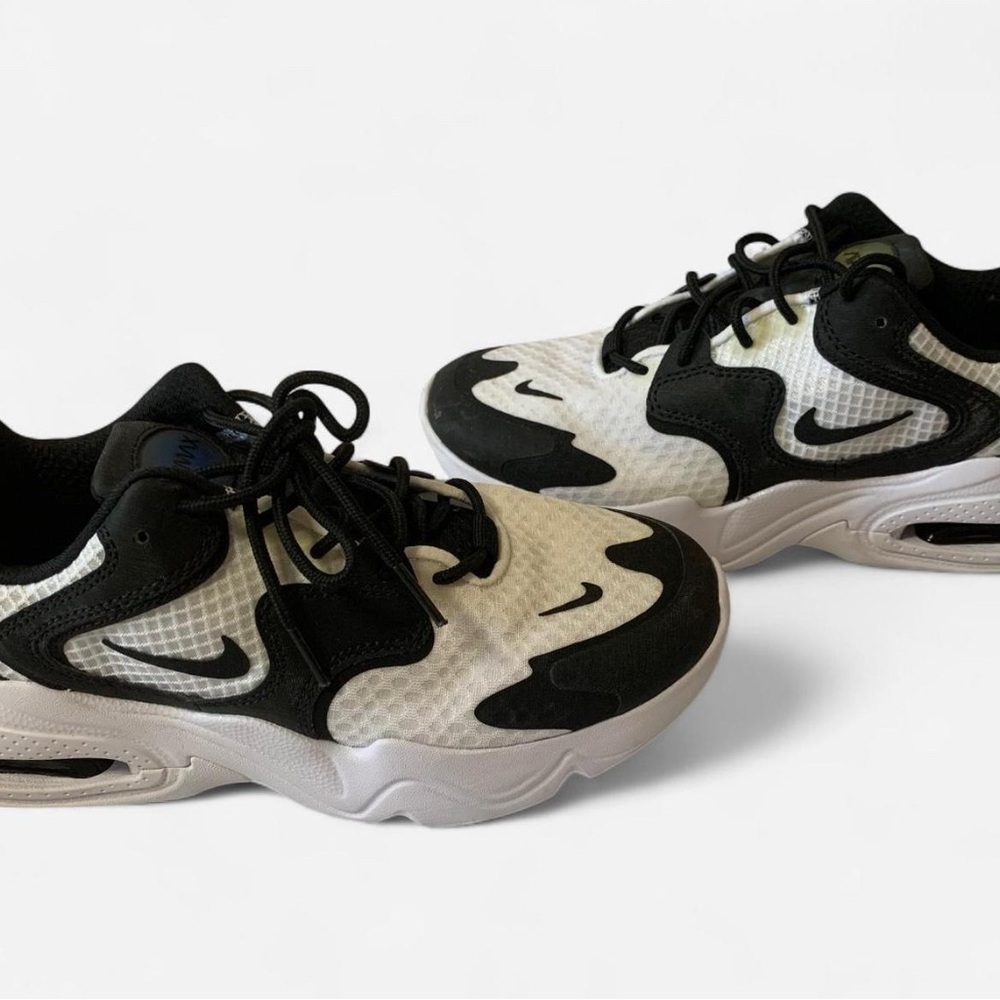 Nike Women’s Airmax 2x Graviton Running Shoes